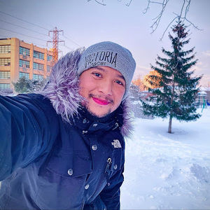 Meet your Posher, Julian strauss